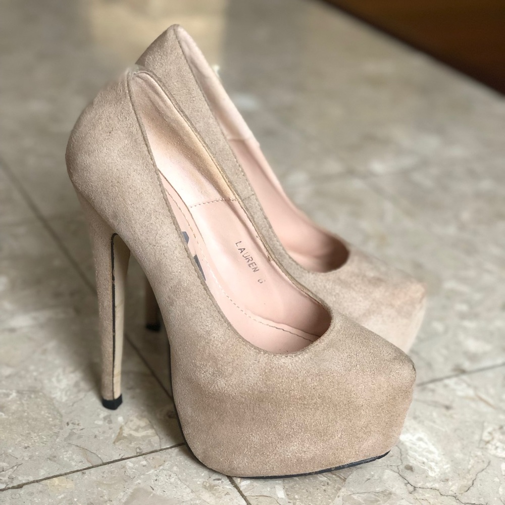 Traffic | Nude Suede Pumps